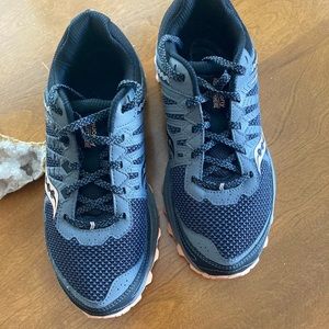 Women’s SAUCONY running shoes 👟